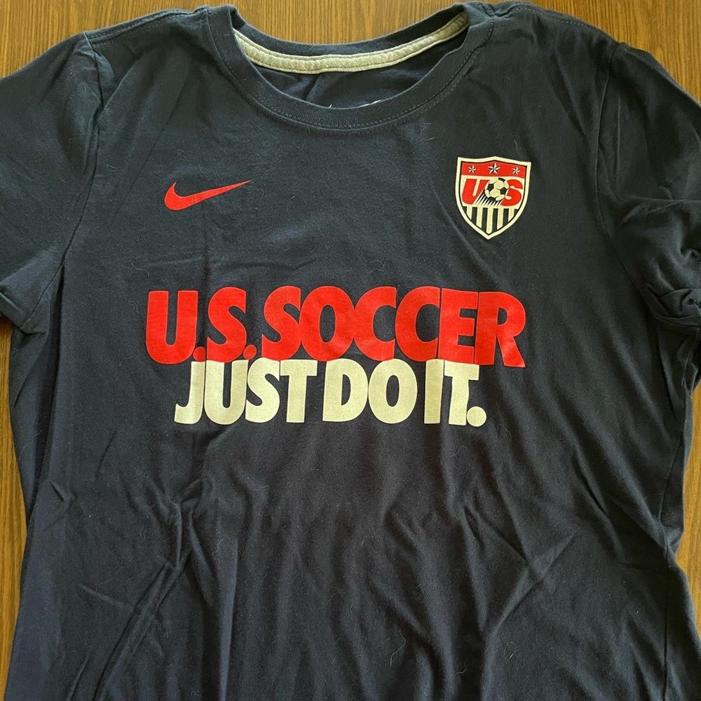 Like New - US Soccer - women’s Large - tee